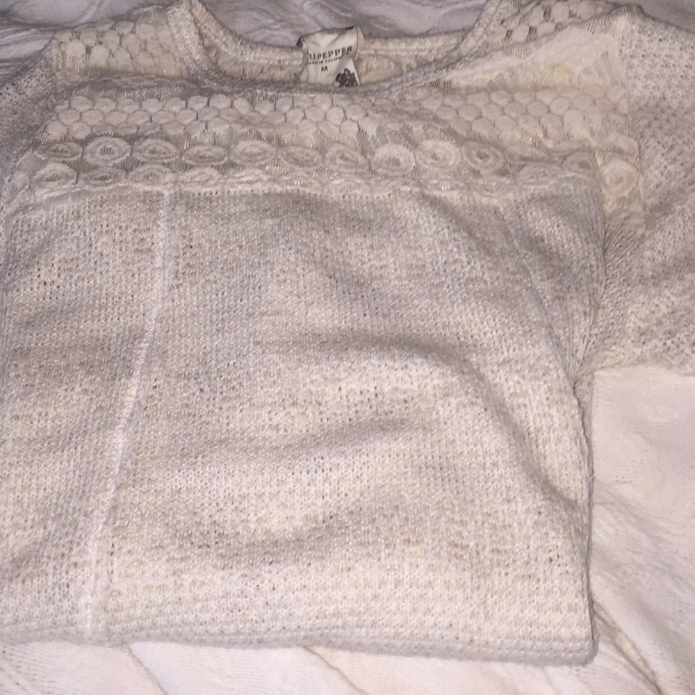New cream colored flower top